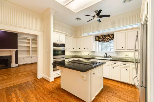 133 Dewberry DR, Lake Jackson, TX 77566