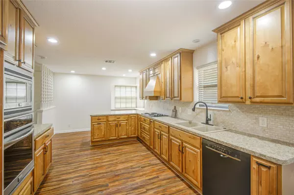 203 Old Angleton RD, Lake Jackson, TX 77566