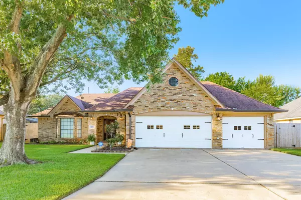 109 Zinnia ST, Lake Jackson, TX 77566