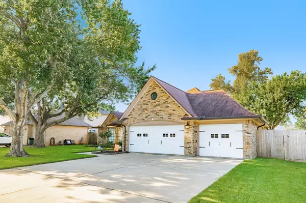 109 Zinnia ST, Lake Jackson, TX 77566