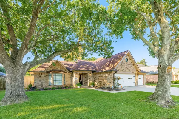 109 Zinnia ST, Lake Jackson, TX 77566