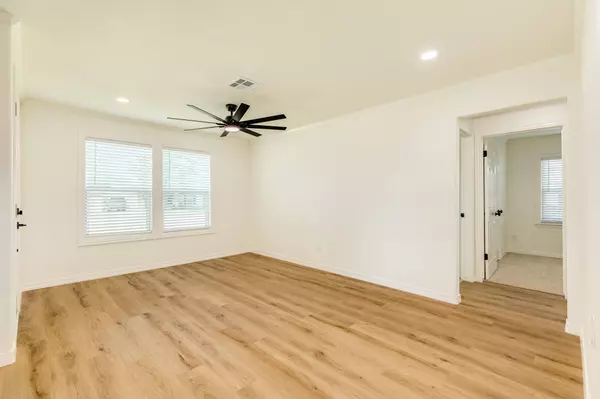 508 Center Way ST, Lake Jackson, TX 77566