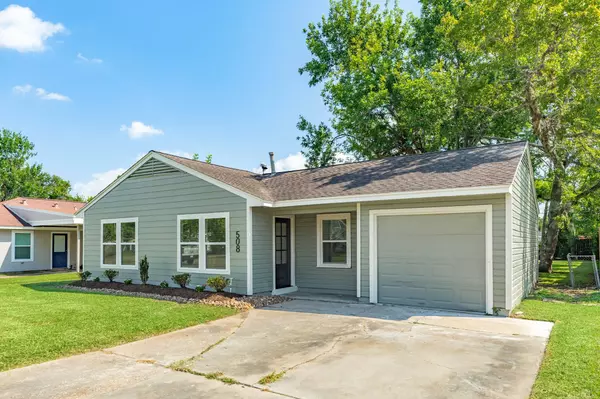 508 Center Way ST, Lake Jackson, TX 77566