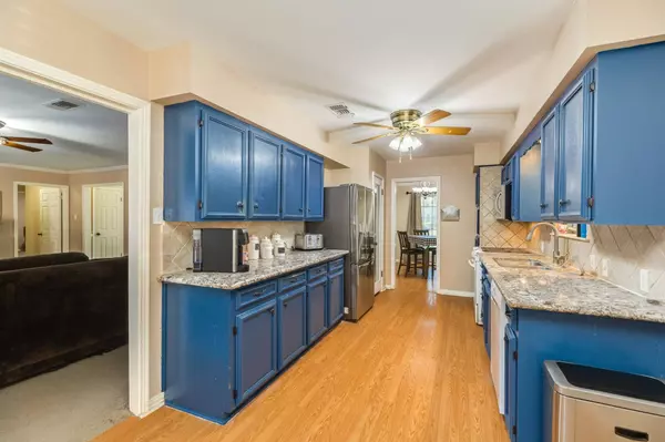 119 Redbud ST, Lake Jackson, TX 77566