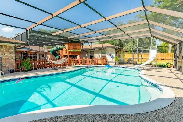 119 Redbud ST, Lake Jackson, TX 77566