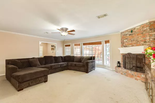 119 Redbud ST, Lake Jackson, TX 77566