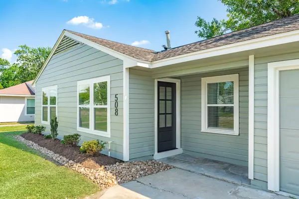 508 Center Way ST, Lake Jackson, TX 77566