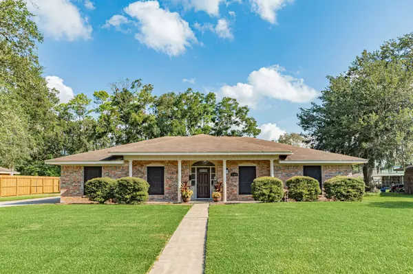 119 Redbud ST, Lake Jackson, TX 77566