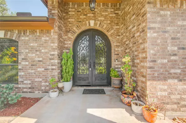 423 Elm ST, Oyster Creek, TX 77541