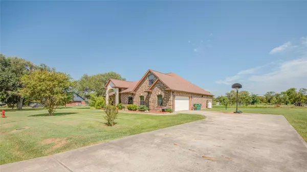 423 Elm ST, Oyster Creek, TX 77541