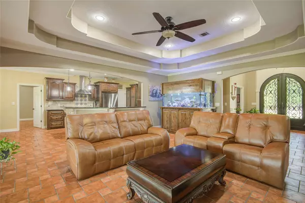 423 Elm ST, Oyster Creek, TX 77541