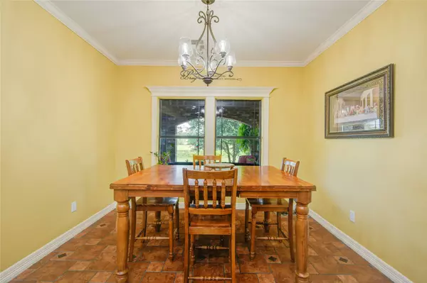 423 Elm ST, Oyster Creek, TX 77541