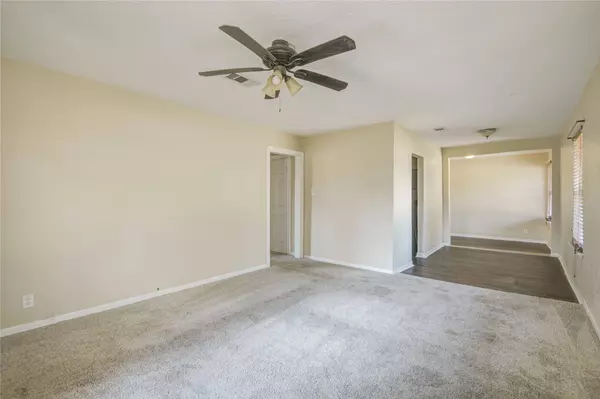 212 Winding Way ST, Lake Jackson, TX 77566