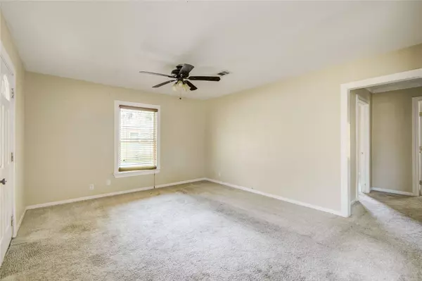 212 Winding Way ST, Lake Jackson, TX 77566