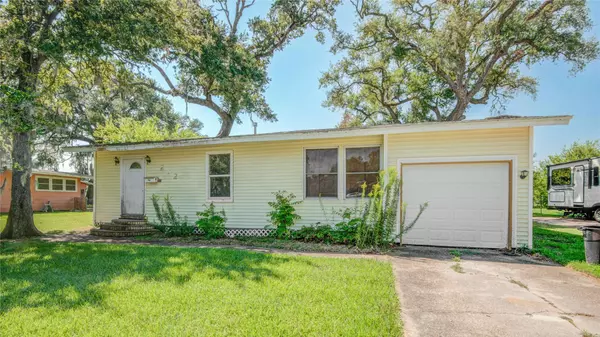 212 Winding Way ST, Lake Jackson, TX 77566