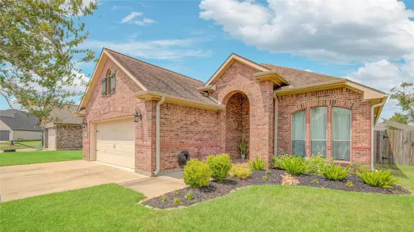 104 Baileys CT, Richwood, TX 77531