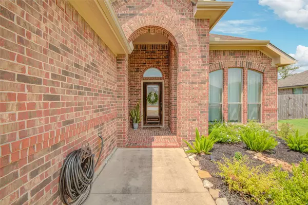 104 Baileys CT, Richwood, TX 77531