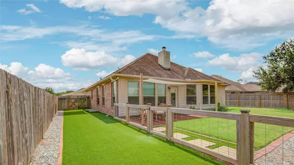 104 Baileys CT, Richwood, TX 77531