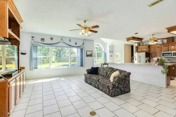 55 Mandevilla CT, Lake Jackson, TX 77566