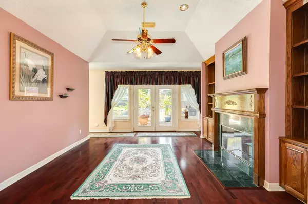 55 Mandevilla CT, Lake Jackson, TX 77566