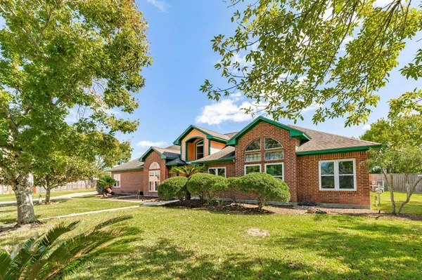 55 Mandevilla CT, Lake Jackson, TX 77566