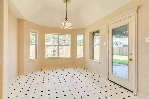 117 Jamestown AVE, Clute, TX 77531