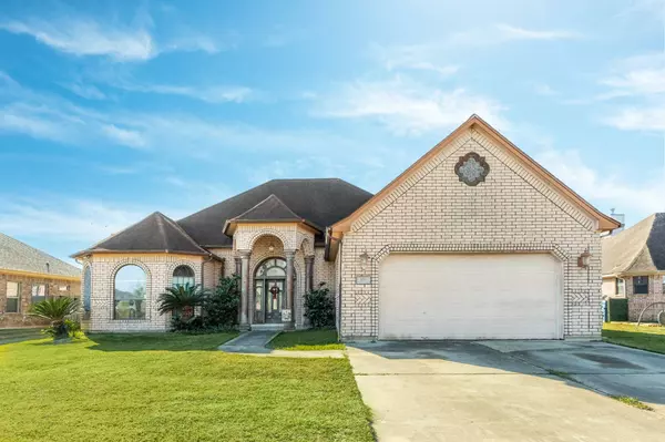 103 Wisteria ST, Richwood, TX 77531