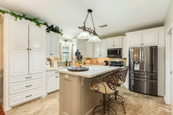 1516 County Road 34, Angleton, TX 77515