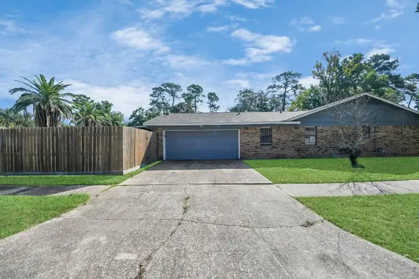 7303 Foxwick LN, Humble, TX 77338