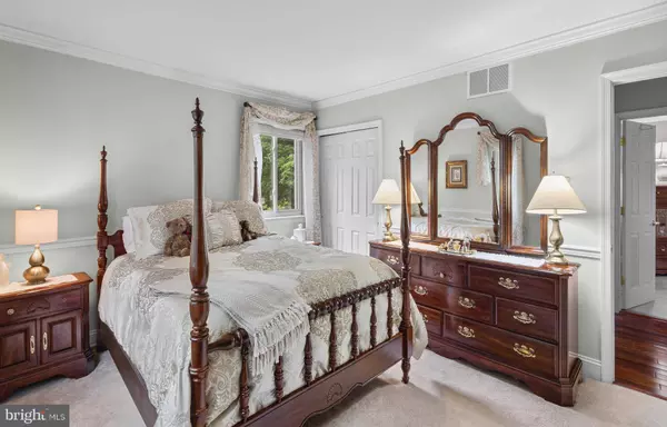 1204 IRIS AVE, Williamstown, NJ 08094