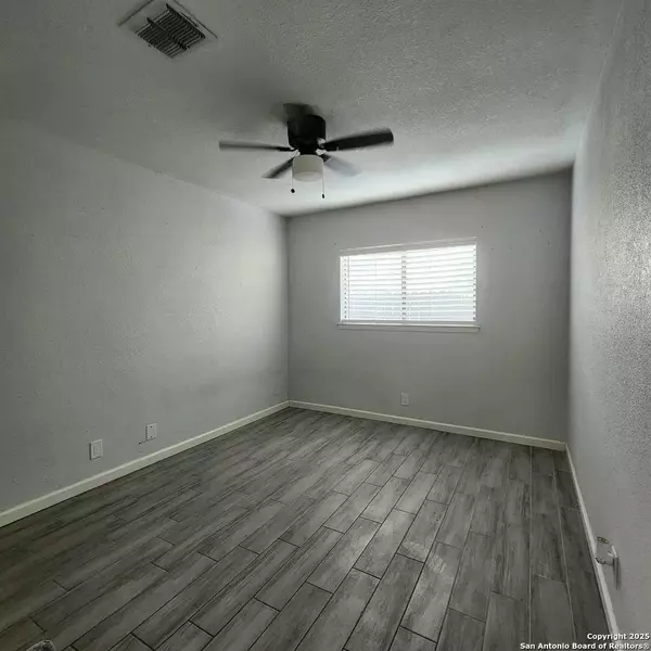 10539 Country Flower, San Antonio, TX 78240