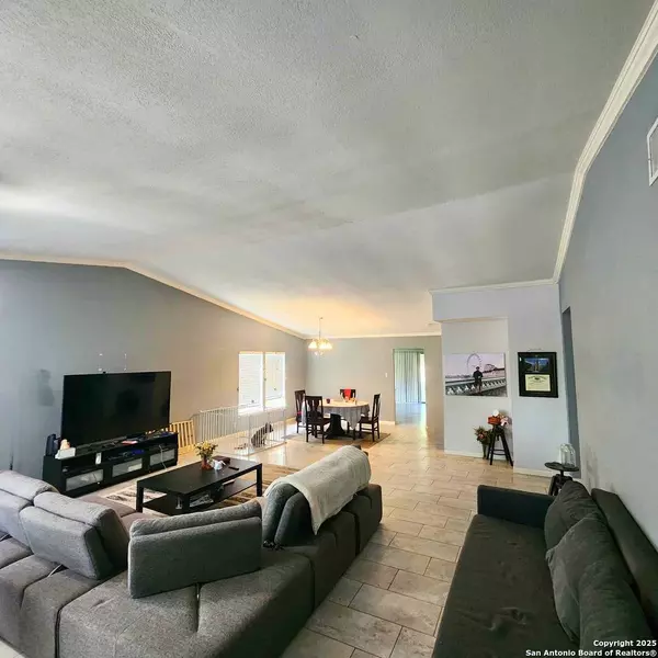 10539 Country Flower, San Antonio, TX 78240