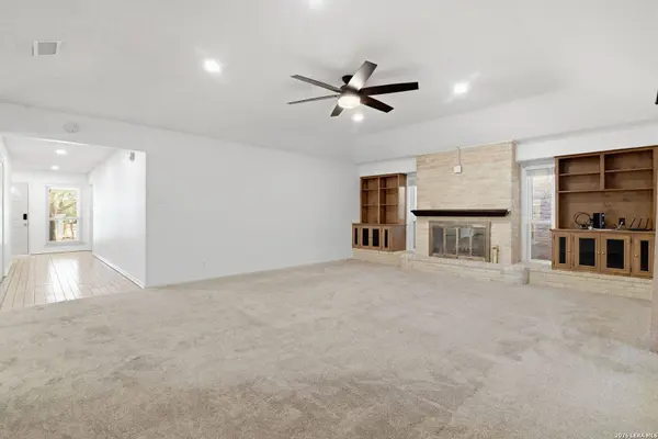 5838 Winterhaven Dr, Windcrest, TX 78239