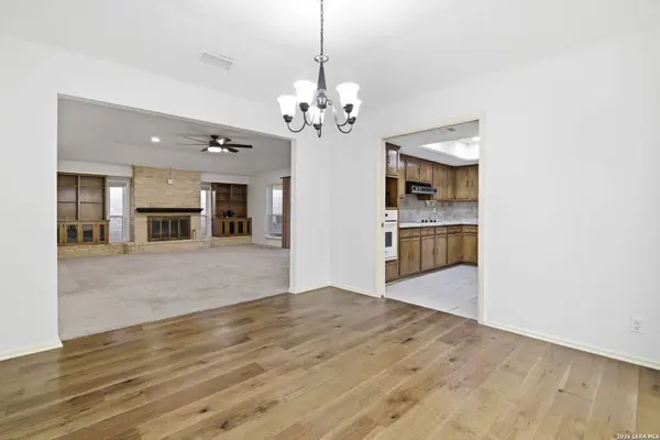 5838 Winterhaven Dr, Windcrest, TX 78239