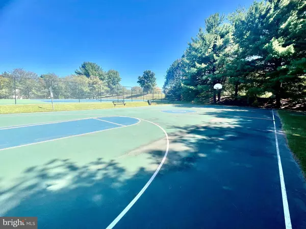 12125 SONGBIRD LN, Germantown, MD 20876