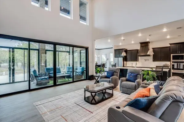 124 Cote D Azur Drive, Chico, TX 76431