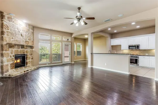 1014 Kaylie Street, Grand Prairie, TX 75052