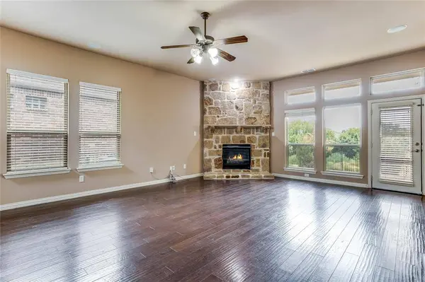 1014 Kaylie Street, Grand Prairie, TX 75052