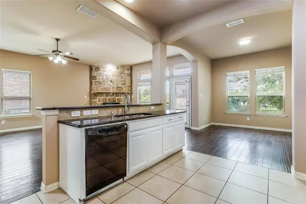 1014 Kaylie Street, Grand Prairie, TX 75052