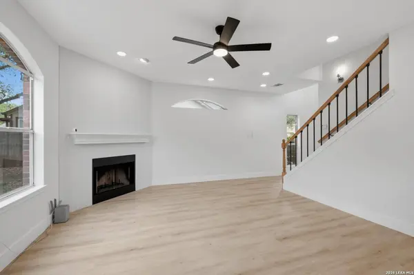 10242 Sandyglen, San Antonio, TX 78240