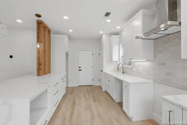 10242 Sandyglen, San Antonio, TX 78240