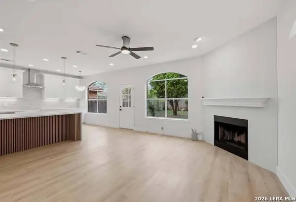 10242 Sandyglen, San Antonio, TX 78240