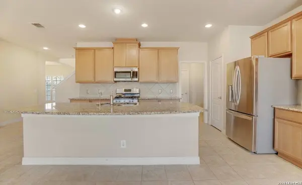1011 RANCH FLS, San Antonio, TX 78245