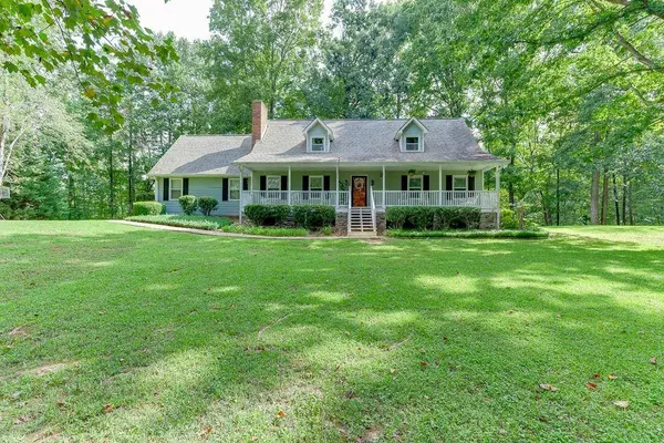 4724 Gateway LN, Flowery Branch, GA 30542