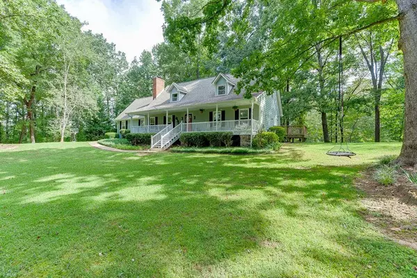 4724 Gateway LN, Flowery Branch, GA 30542