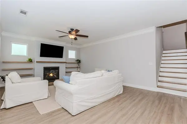 6829 Benjamin DR, Flowery Branch, GA 30542