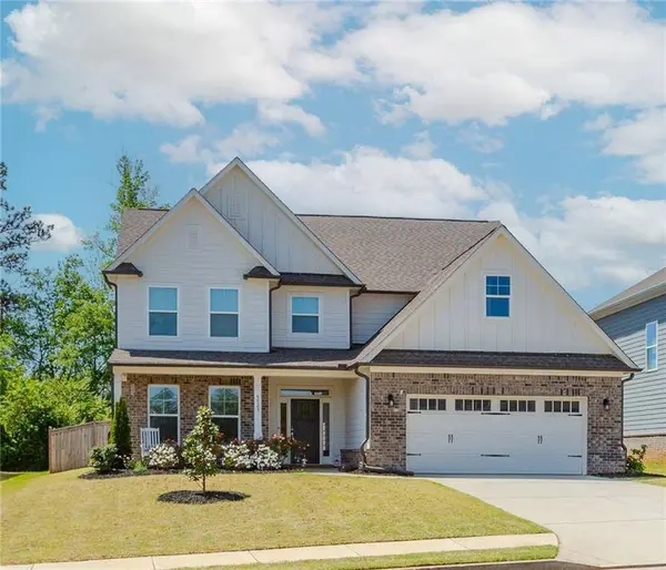6829 Benjamin DR, Flowery Branch, GA 30542