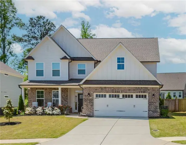 6829 Benjamin DR, Flowery Branch, GA 30542