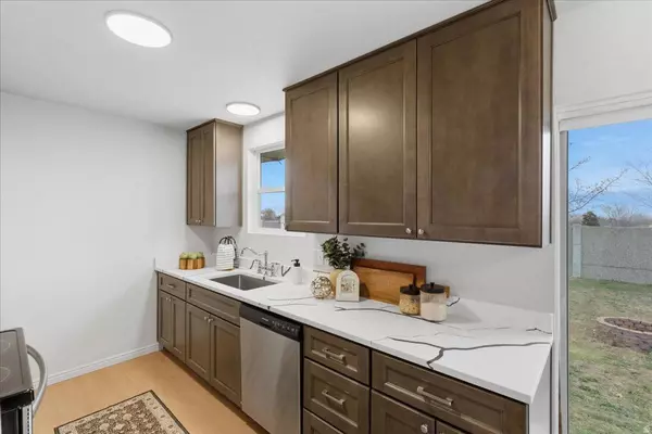 5623 BRANDY WINE ST, Taylorsville, UT 84118