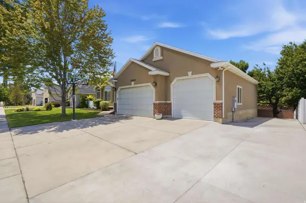 10866 S MARSHA KAYE CIR, Sandy, UT 84070